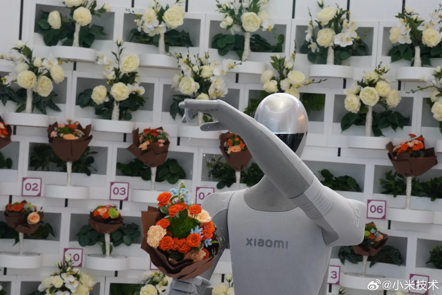 小米新一代人形机器人亮相 2026 世界机器人博览会，8 月 20 日起展台将对
